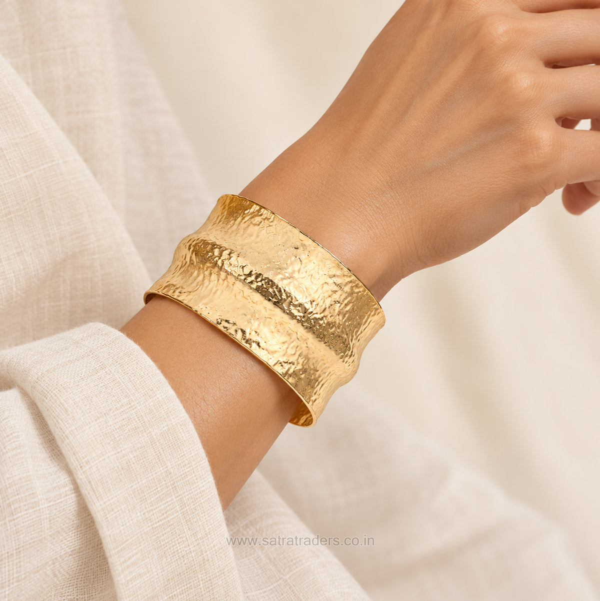 Double-Ridge Hammered Brass Kada | 1pc | K129
