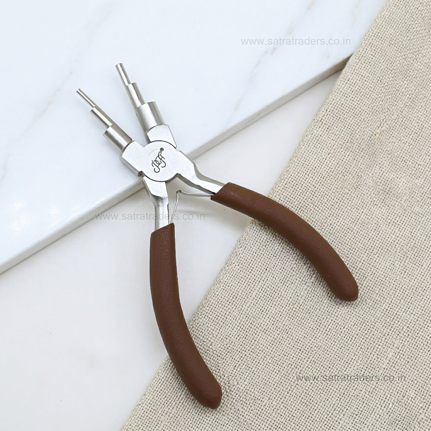 Dual-Step Round Nose Jewelry Pliers with Comfort Grip Handle | Qty : 1 | P29