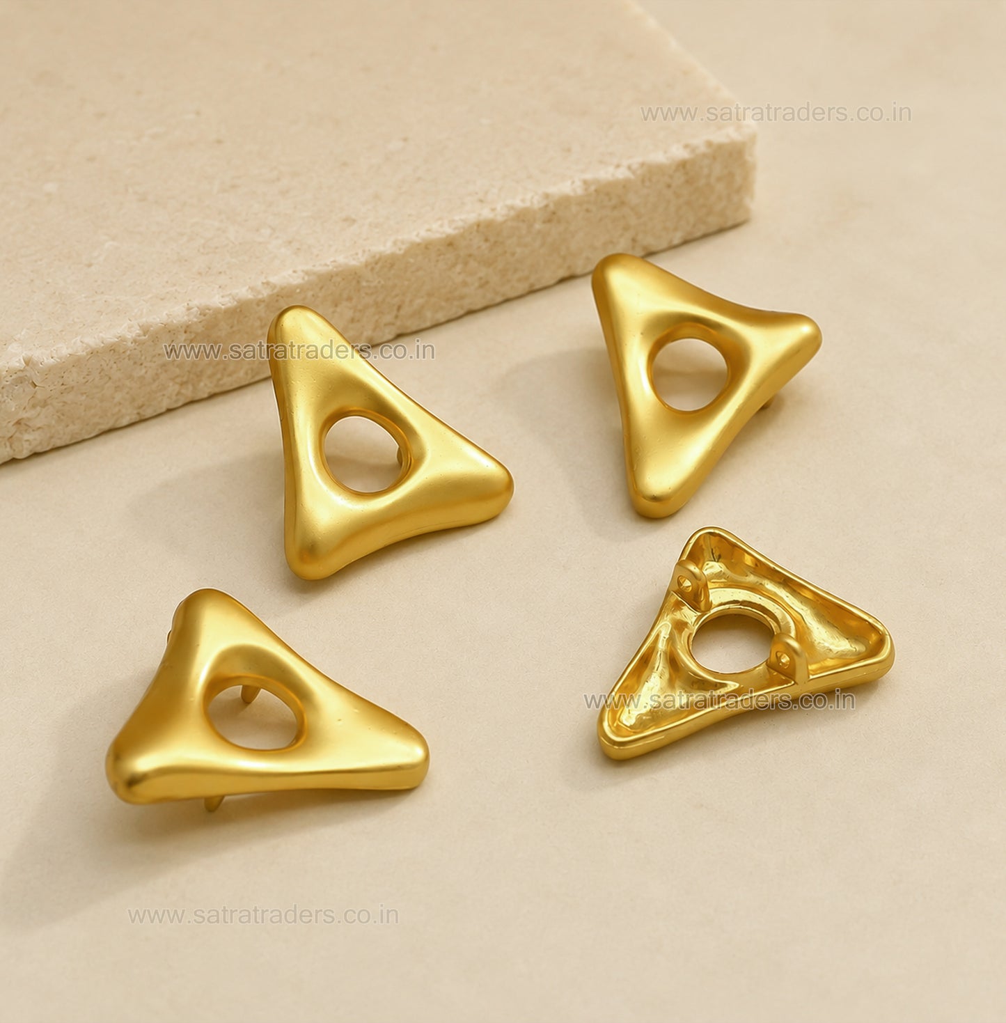 Matte Organic Triangle Link with 2 Loops | Qty : 4pcs