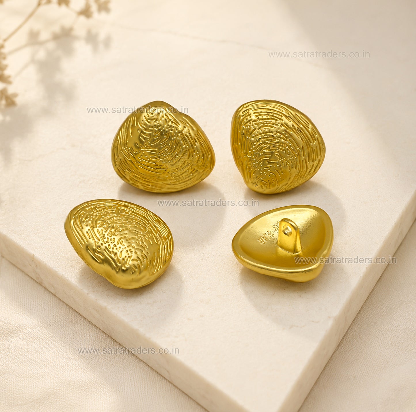 Seashell Shank Button with Loop | Qty : 4pcs